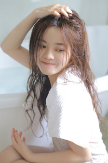 SM强制公开调教虐女